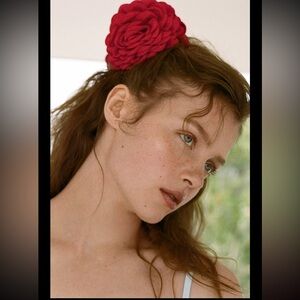 Zara flower fabric  3D hair clip, red
